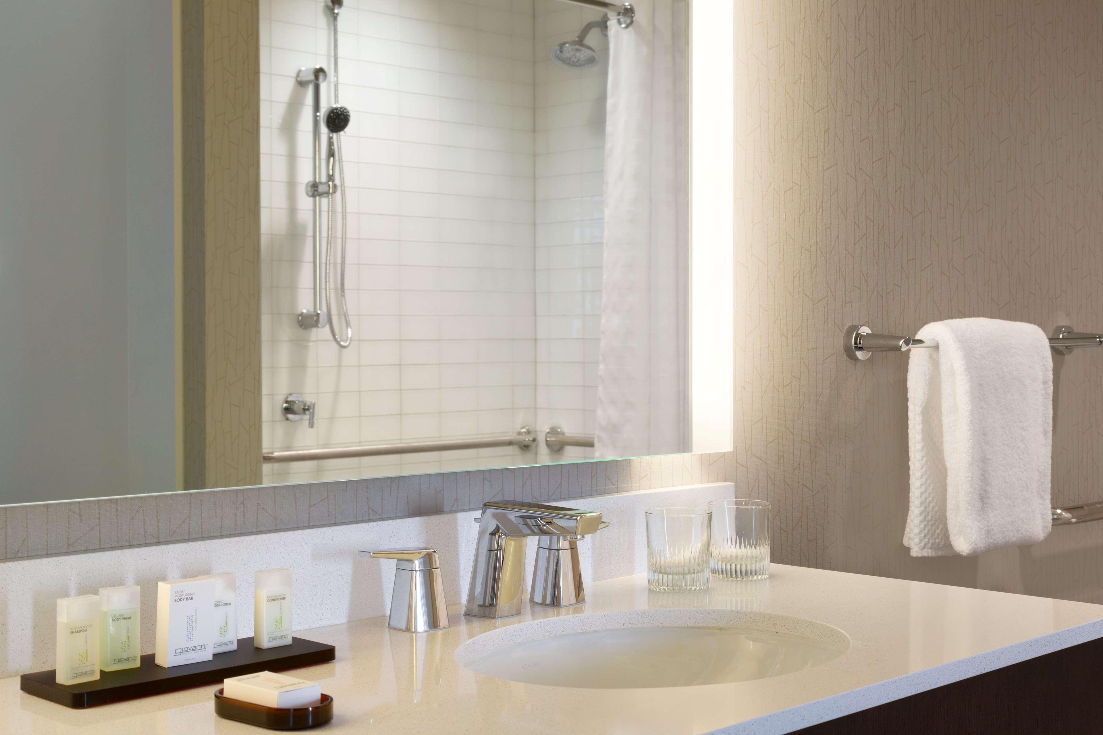 Embassy Suites By Hilton The Woodlands Exteriér fotografie