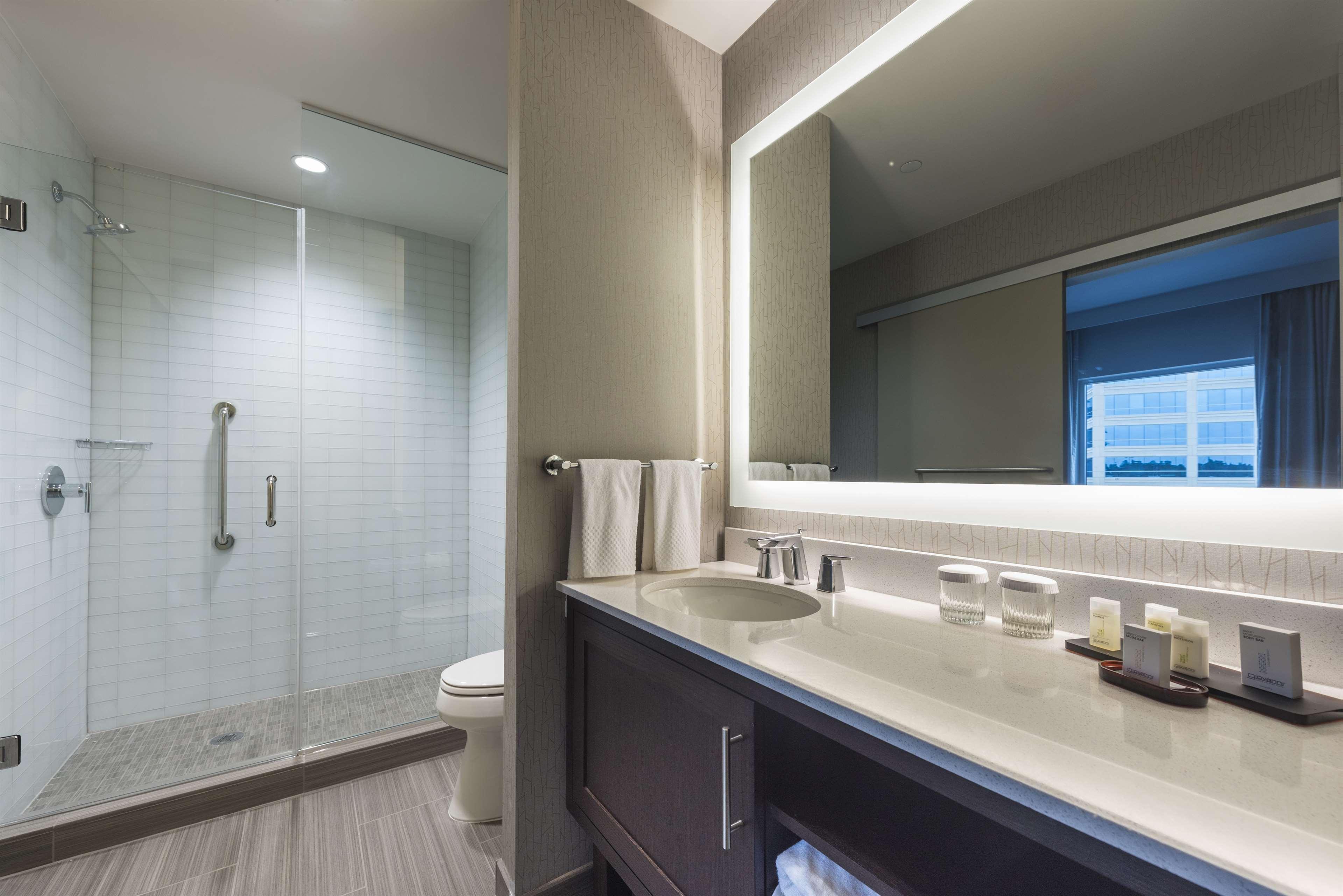 Embassy Suites By Hilton The Woodlands Exteriér fotografie